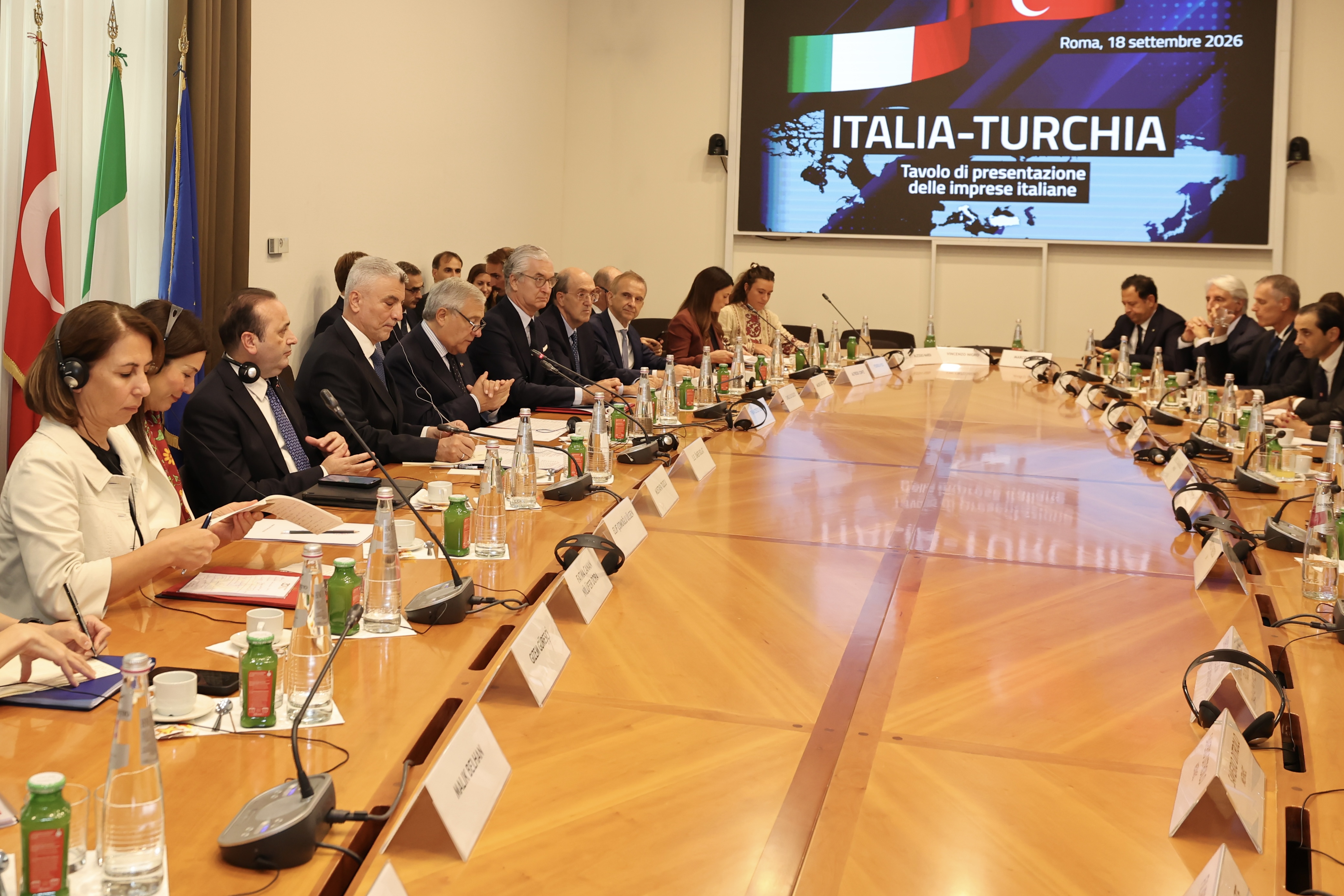 Ticaret Bakanı Bolat, Tajani ile Türkiye-İtalya ticaretini görüştü