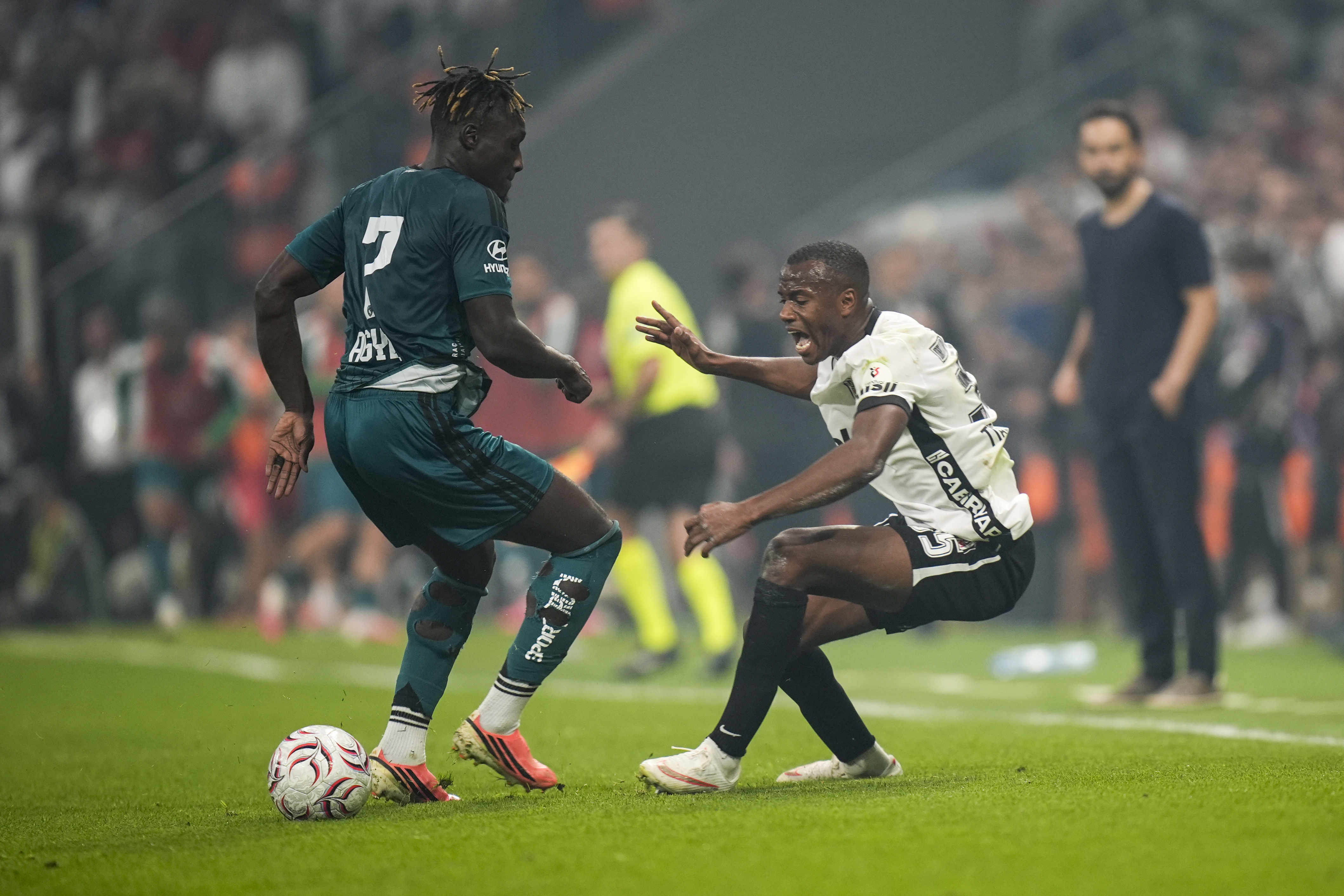 Beşiktaş, Kocaelispor'u 2-1 yenerek Dolmabahçe'de 3 puanı aldı