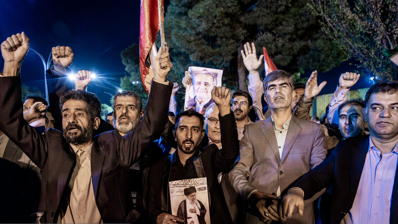 حشد في مطار مهرآباد لدى عودة بزشكيان من نيويورك