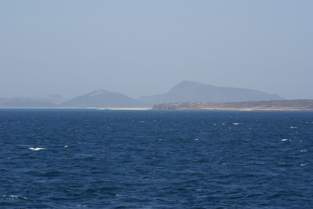 Mayun (Perim) Island in the Bab al-Mandab Strait and the Yemeni coast (archive)