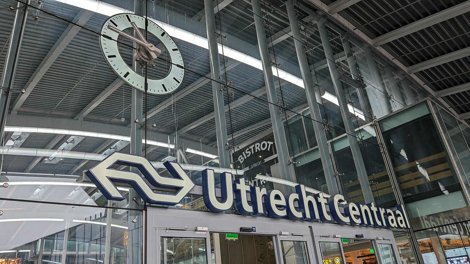 Hollanda'daki Utrecht Merkez Tren İstasyonu (arşiv)