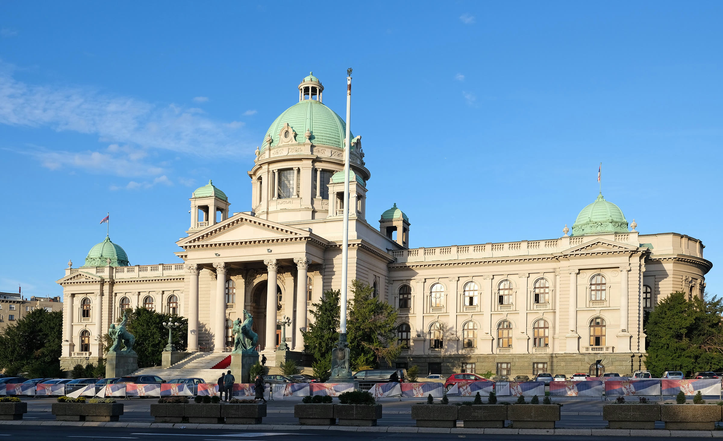 Belgrad'daki Sırbistan parlamento binası