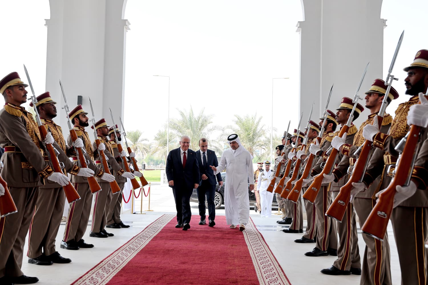 Güler is welcomed with a military ceremony at Qatar's Defense Ministry