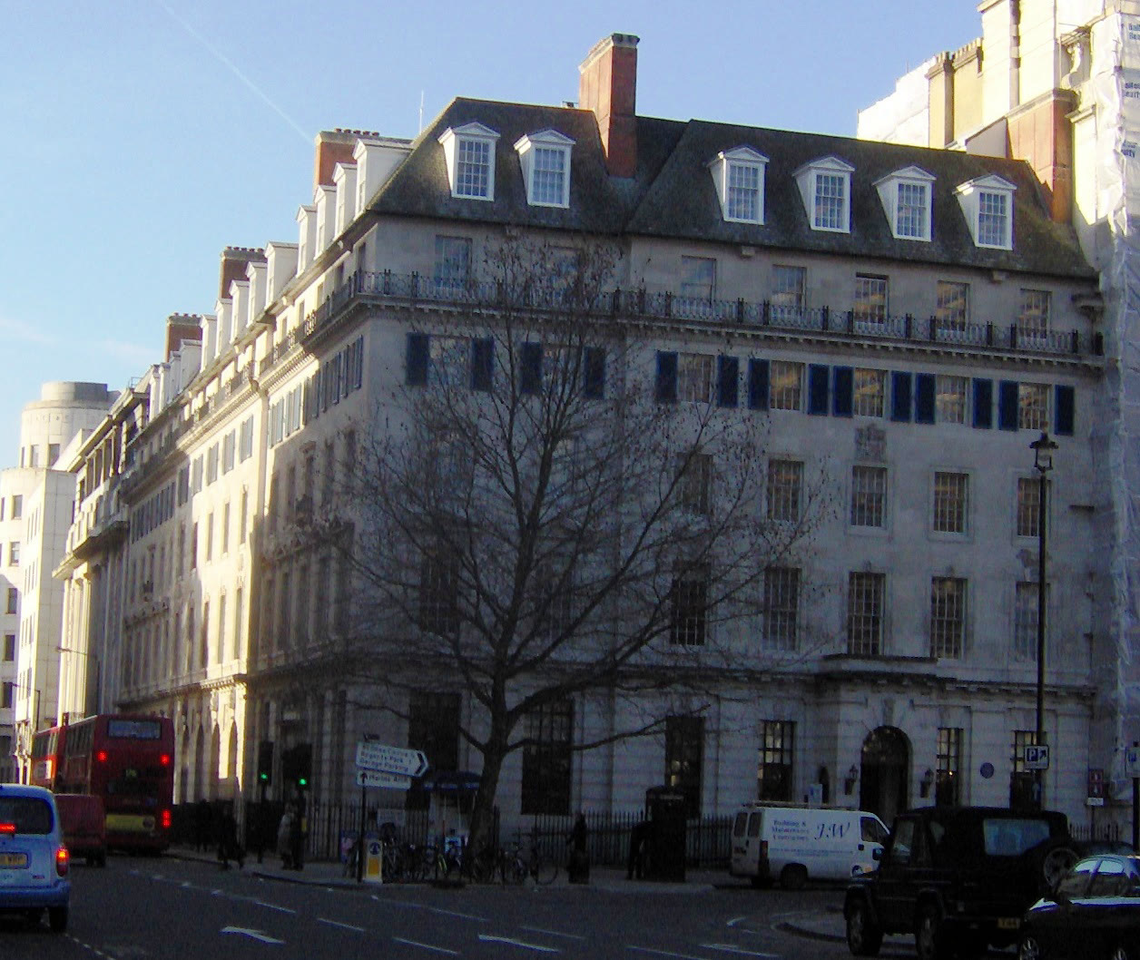 Londra Cavendish Meydanı'ndaki Hemşireler Kraliyet Koleji binası (arşiv)