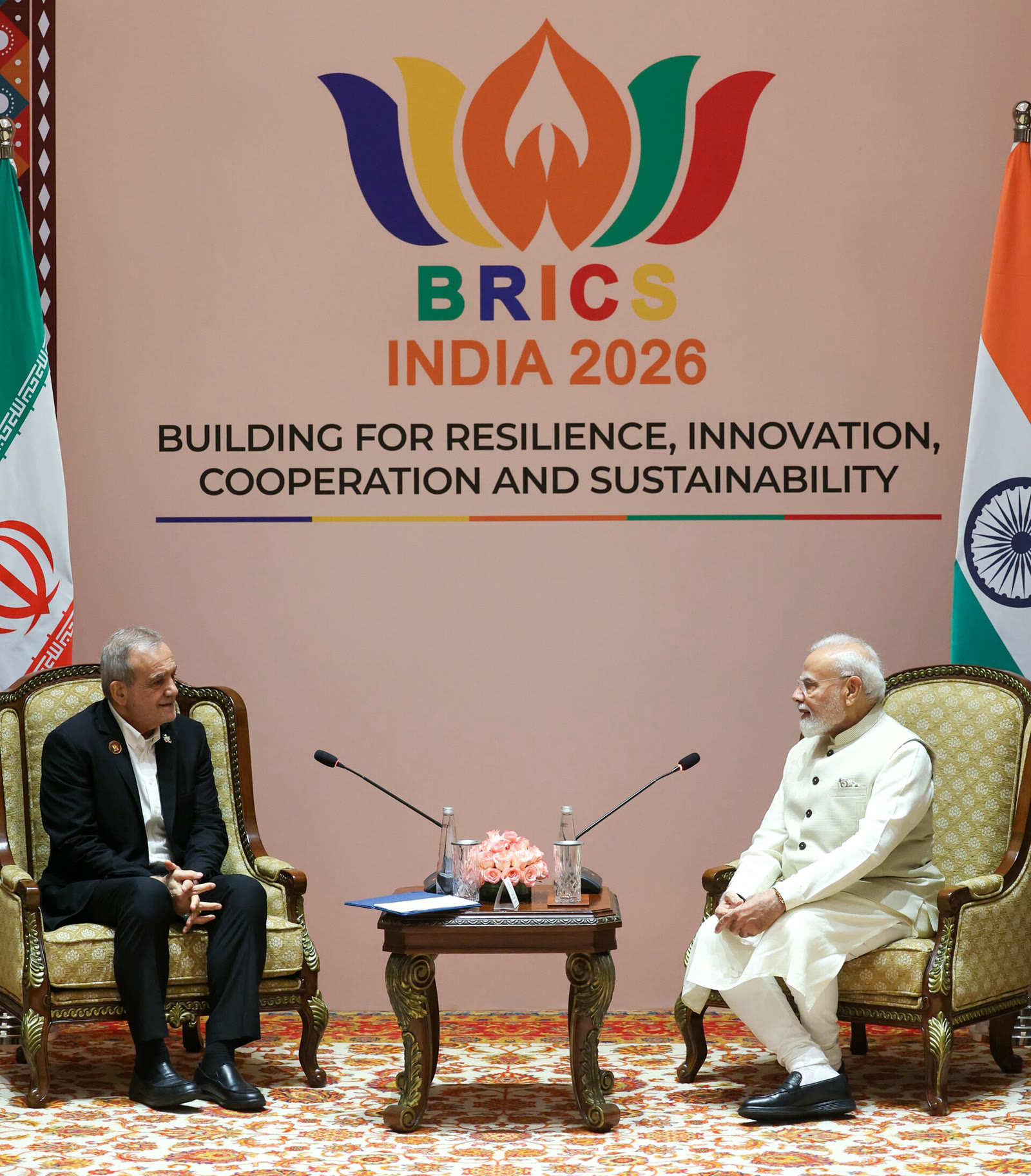 Pezeşkiyan, BRICS kapsamında Hindistan Başbakanı Modi ile (2026)