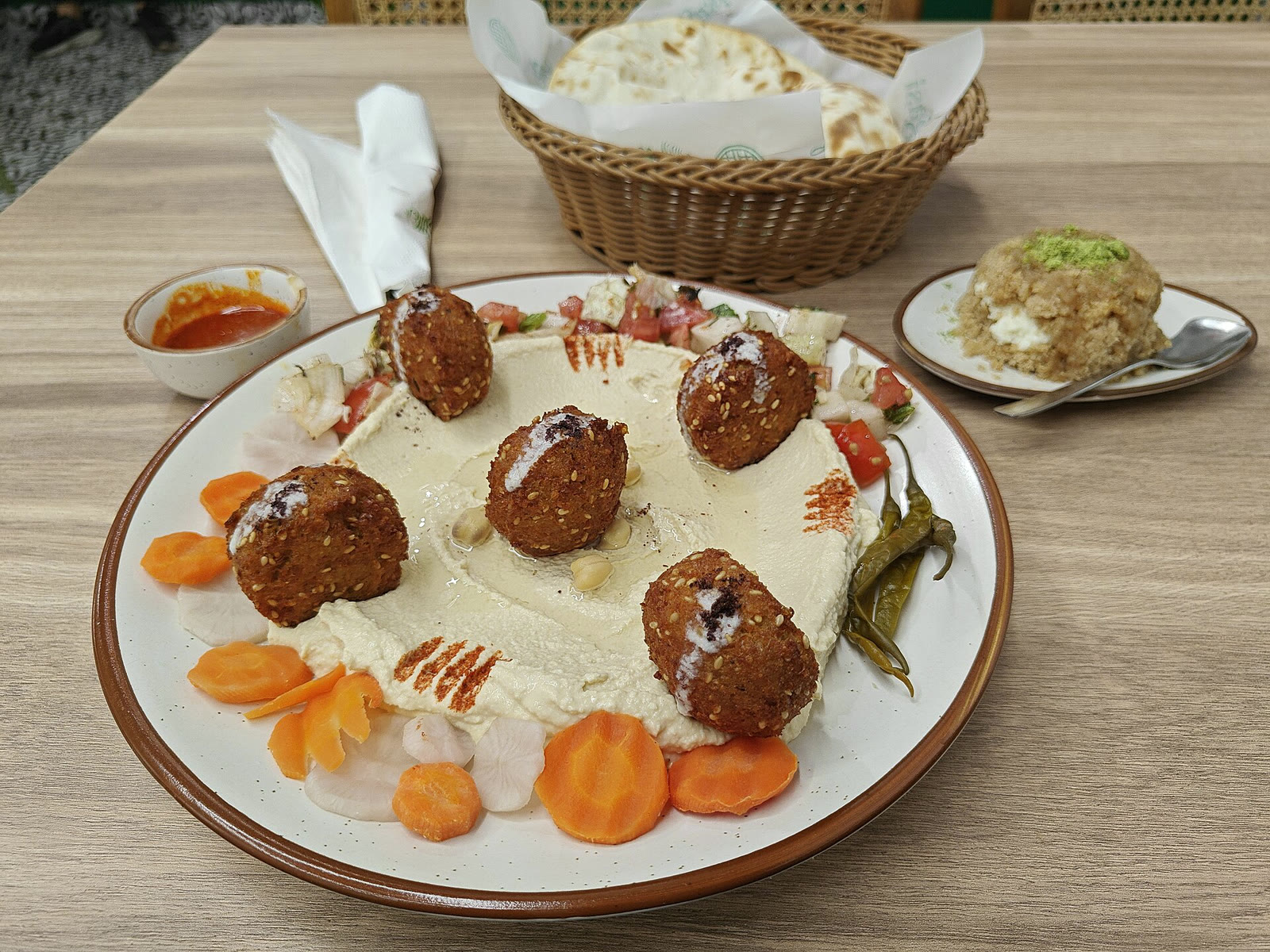 الحمص والفلافل (أرشيفية)