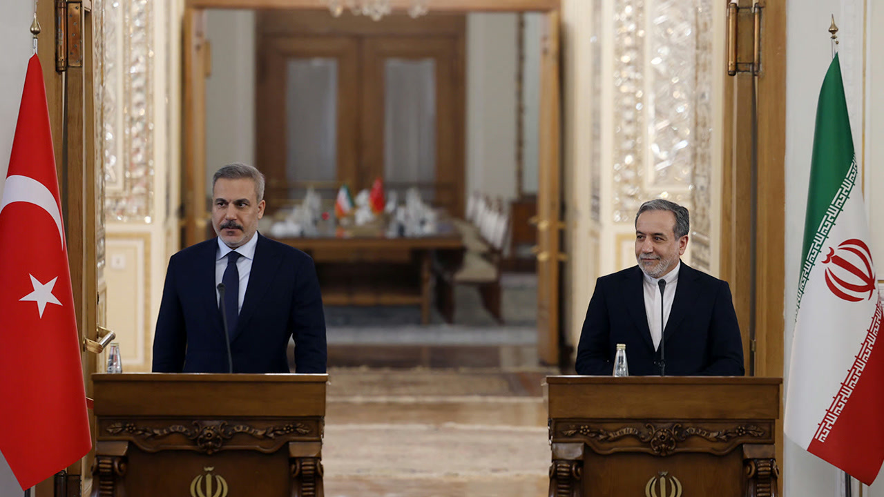 فيدان وعراقجي في مؤتمر صحفي مشترك في طهران (أرشيف، 30 نوفمبر 2025)