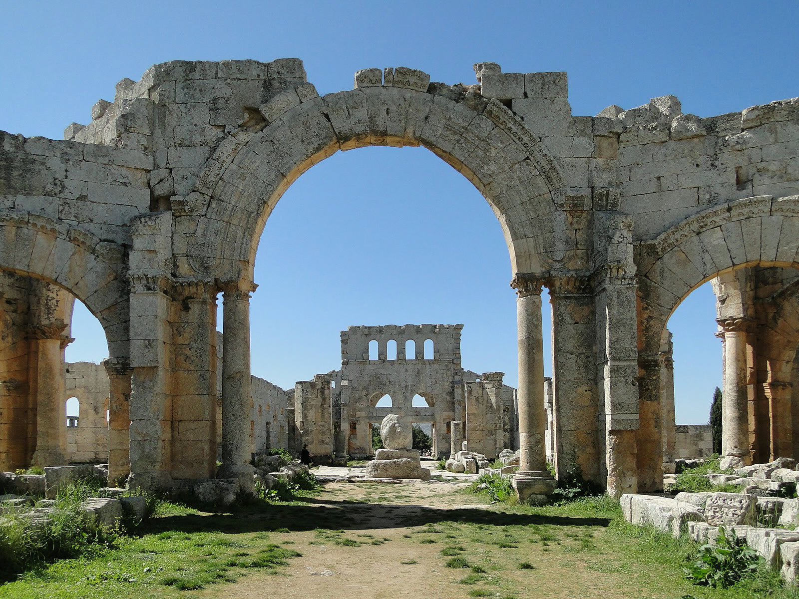 Deyr Samaan’daki bazilikanın kemerleri