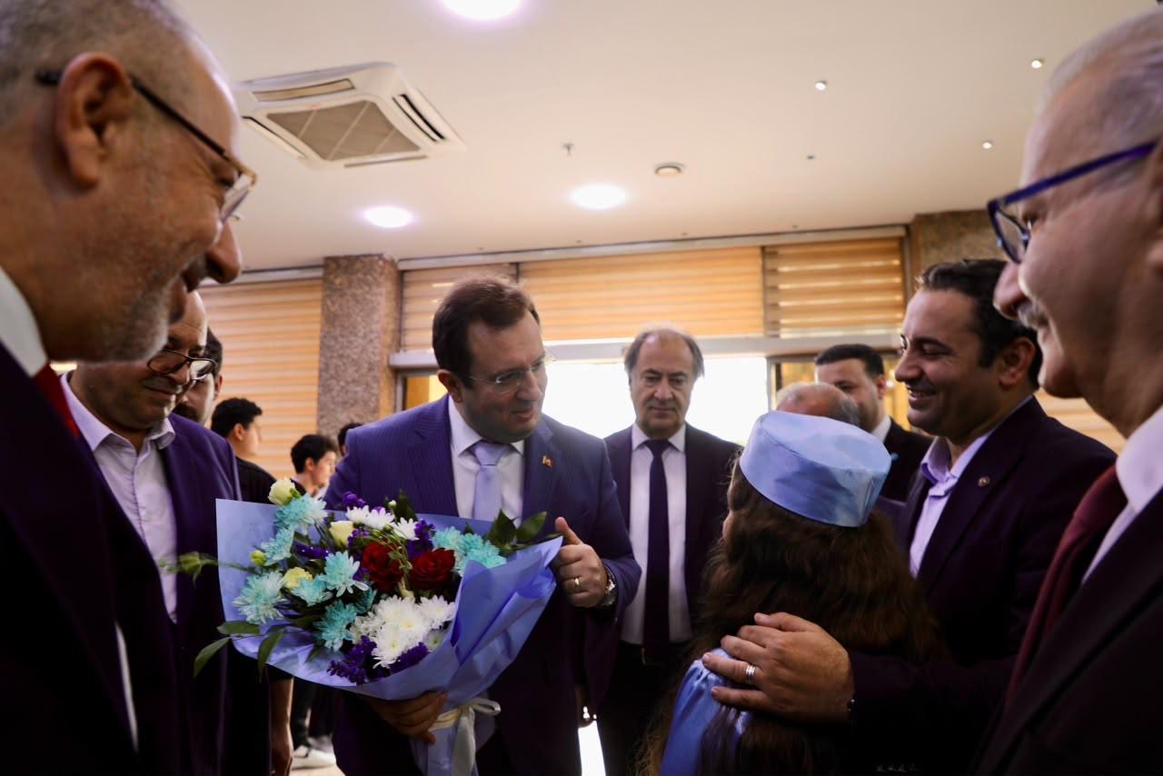 استقبال بالورود خلال الزيارة
