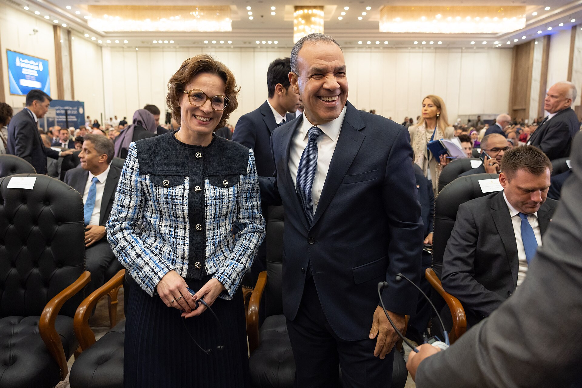 وزير الخارجية المصري بدر عبد العاطي (يميناً) مع مفوضة الاتحاد الأوروبي جيسيكا روسوال (أرشيف، 2025)