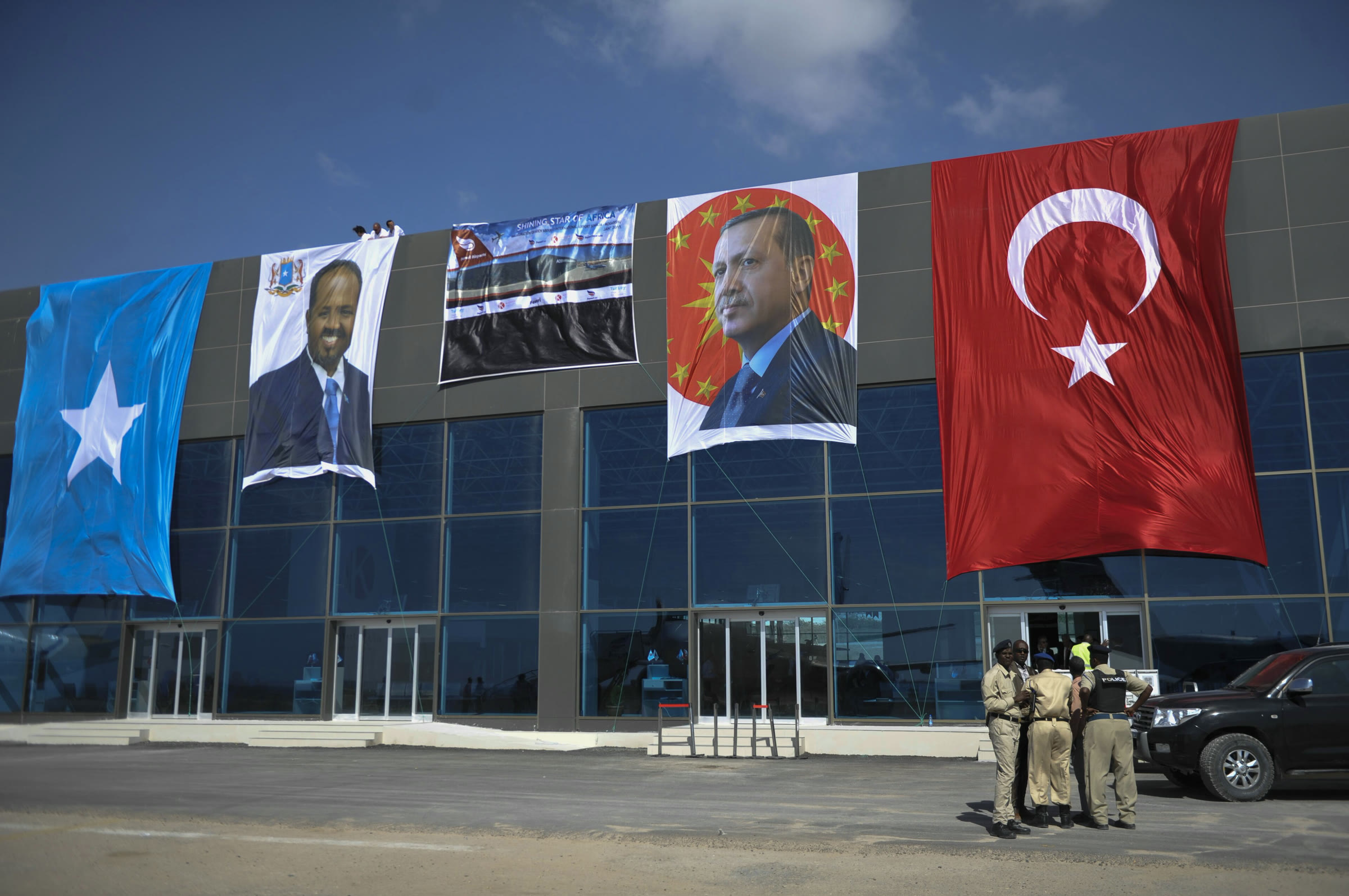 The new terminal building of Aden Adde International Airport on its opening day (file photo, 2015)