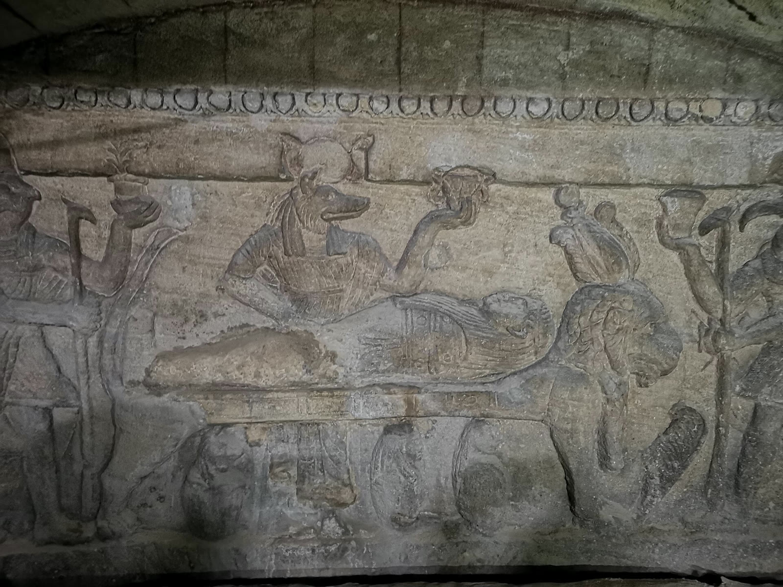 Mezarlıklardaki Mısır ve Roma sanatını birleştiren kabartmalar