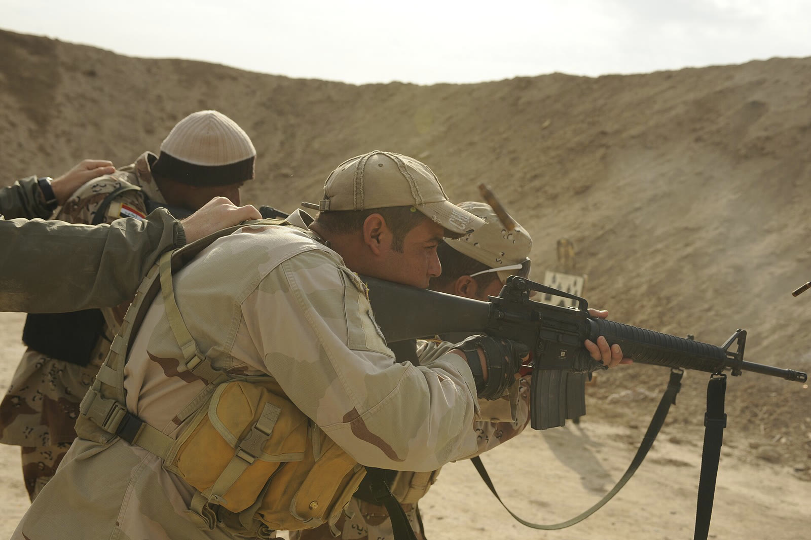 Irak ordusu askerleri bir tatbikatta (arşiv)