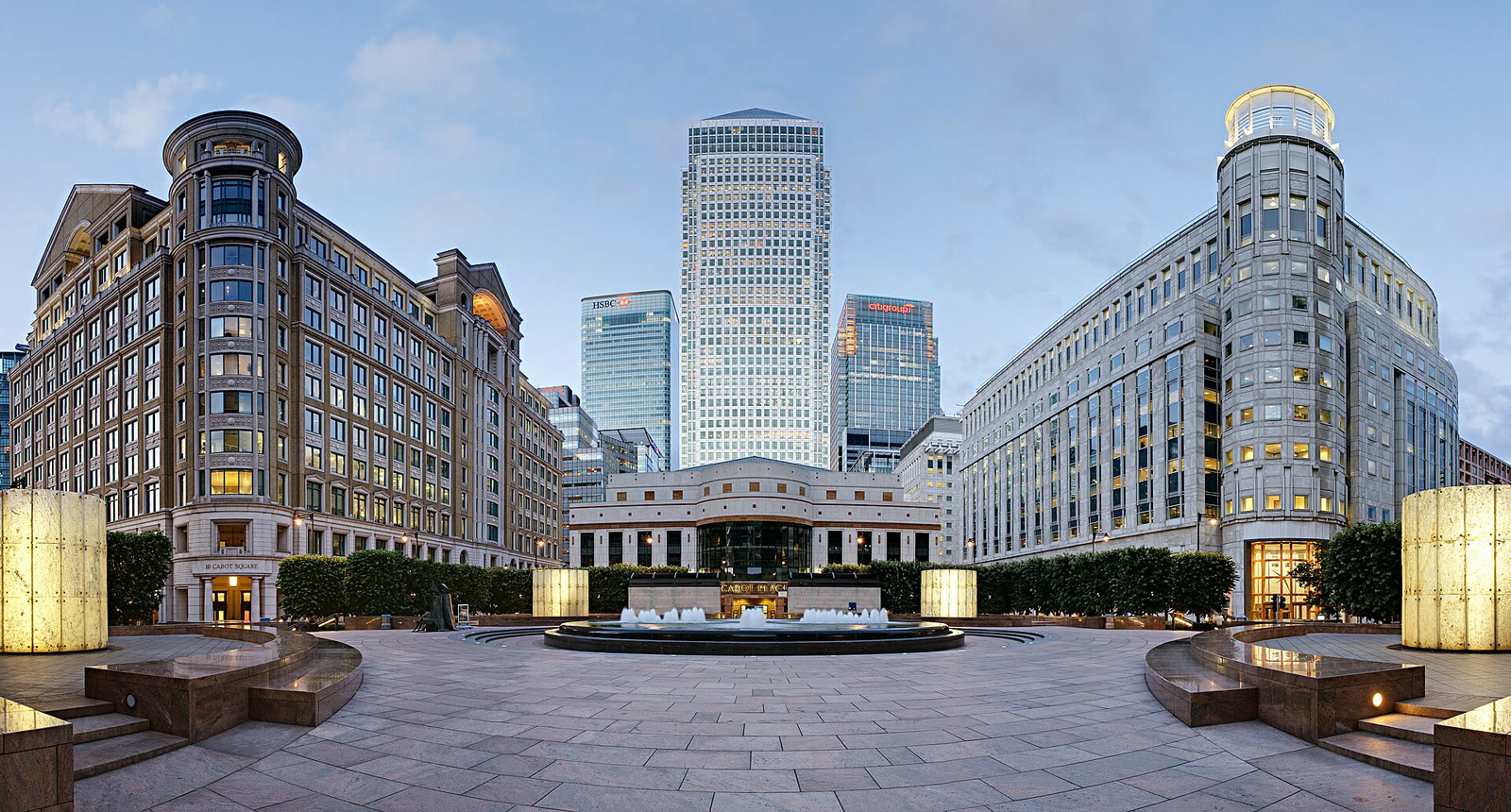 London’s financial district, Canary Wharf (archive)