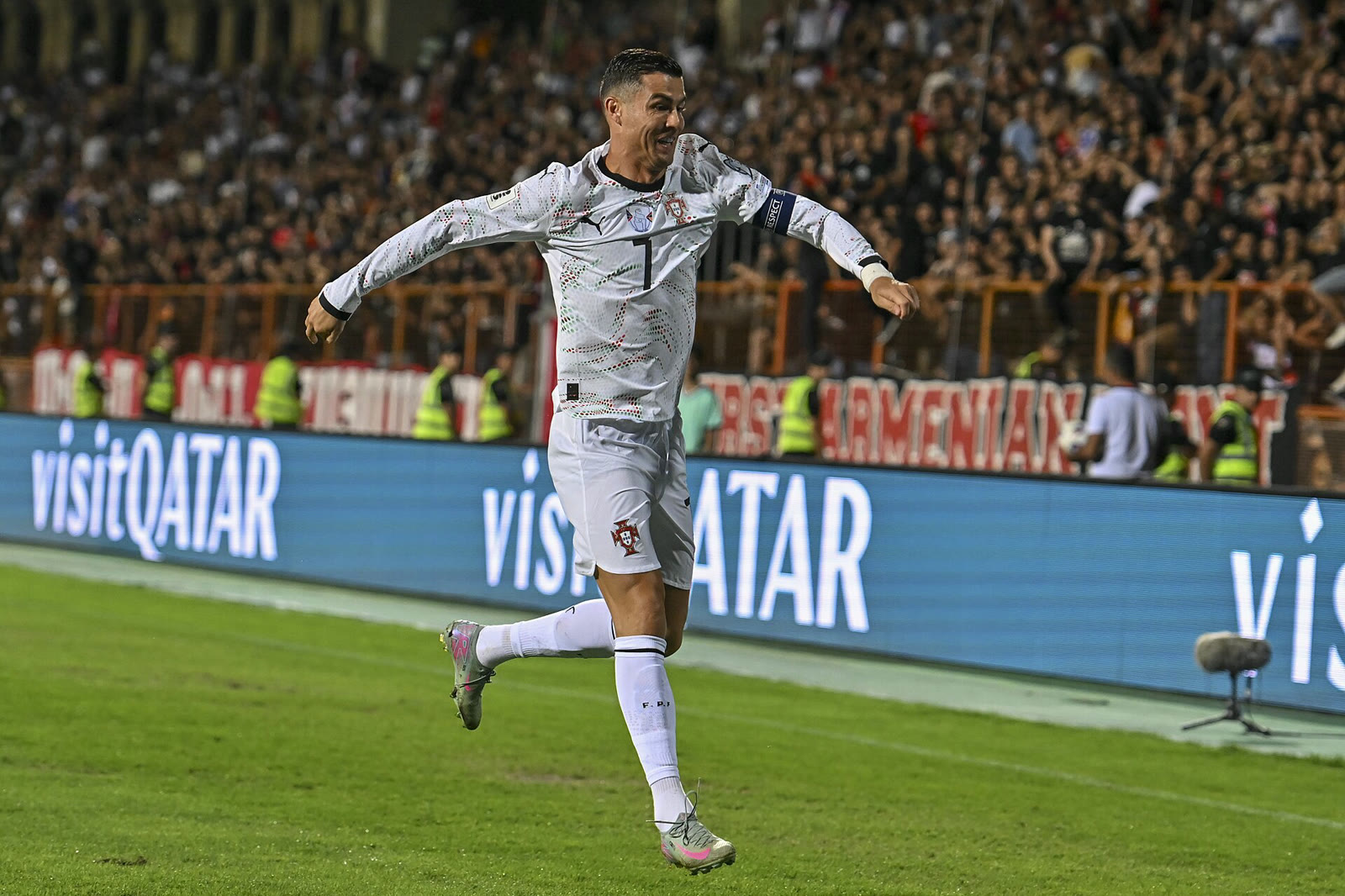 كريستيانو رونالدو بقميص منتخب البرتغال (أرشيف)