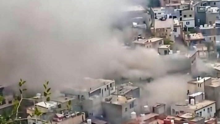 Taiz'de bombardıman sonrası yükselen duman