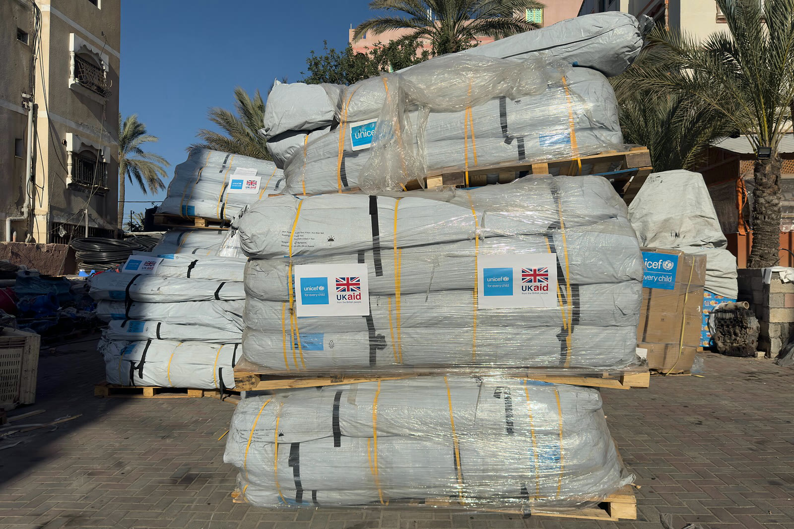 مساعدات من الخيام وصلت إلى غزة