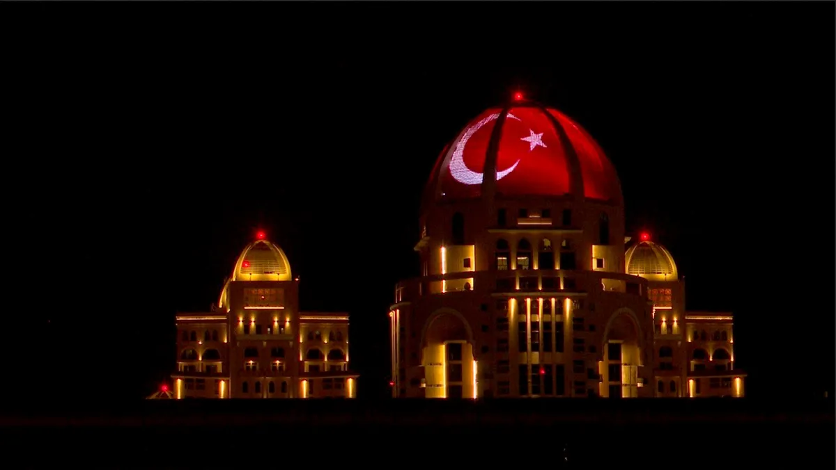 Doha'daki simge yapılardan biri Türk bayrağının renkleriyle aydınlatıldı