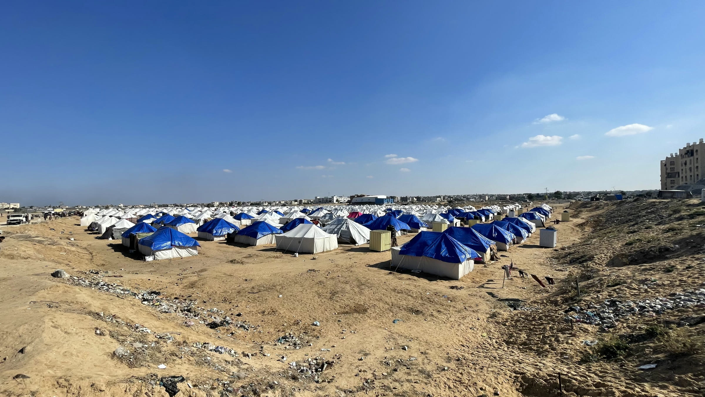 Gazze'de yerinden edilmiş Filistinlilerin çadır kampı (arşiv)