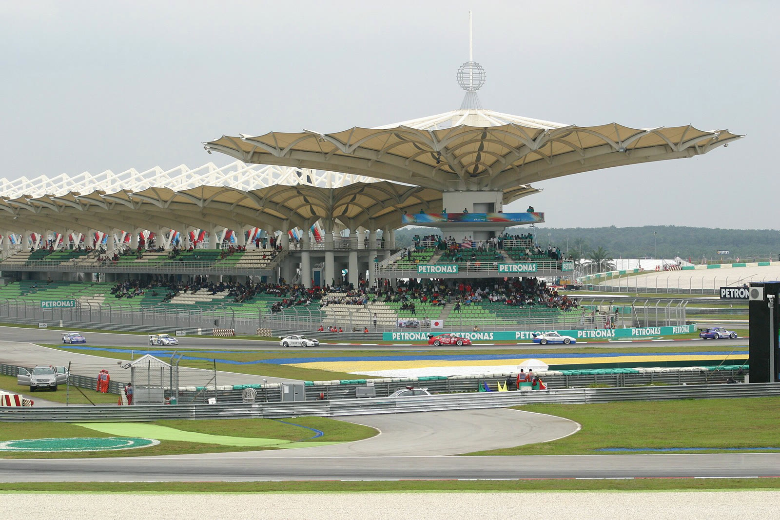 Sepang Uluslararası Pisti'nin tribünü (arşiv)