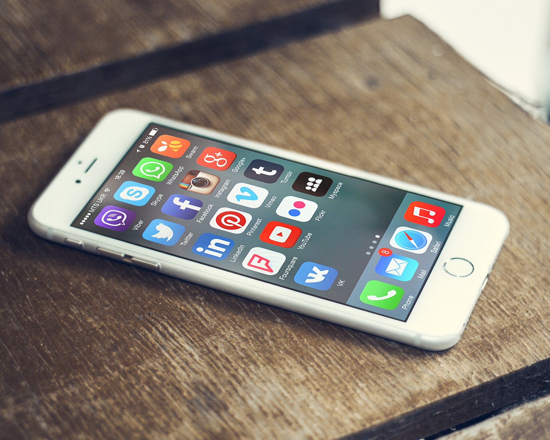 تطبيقات الشبكات الاجتماعية على شاشة هاتف ذكي