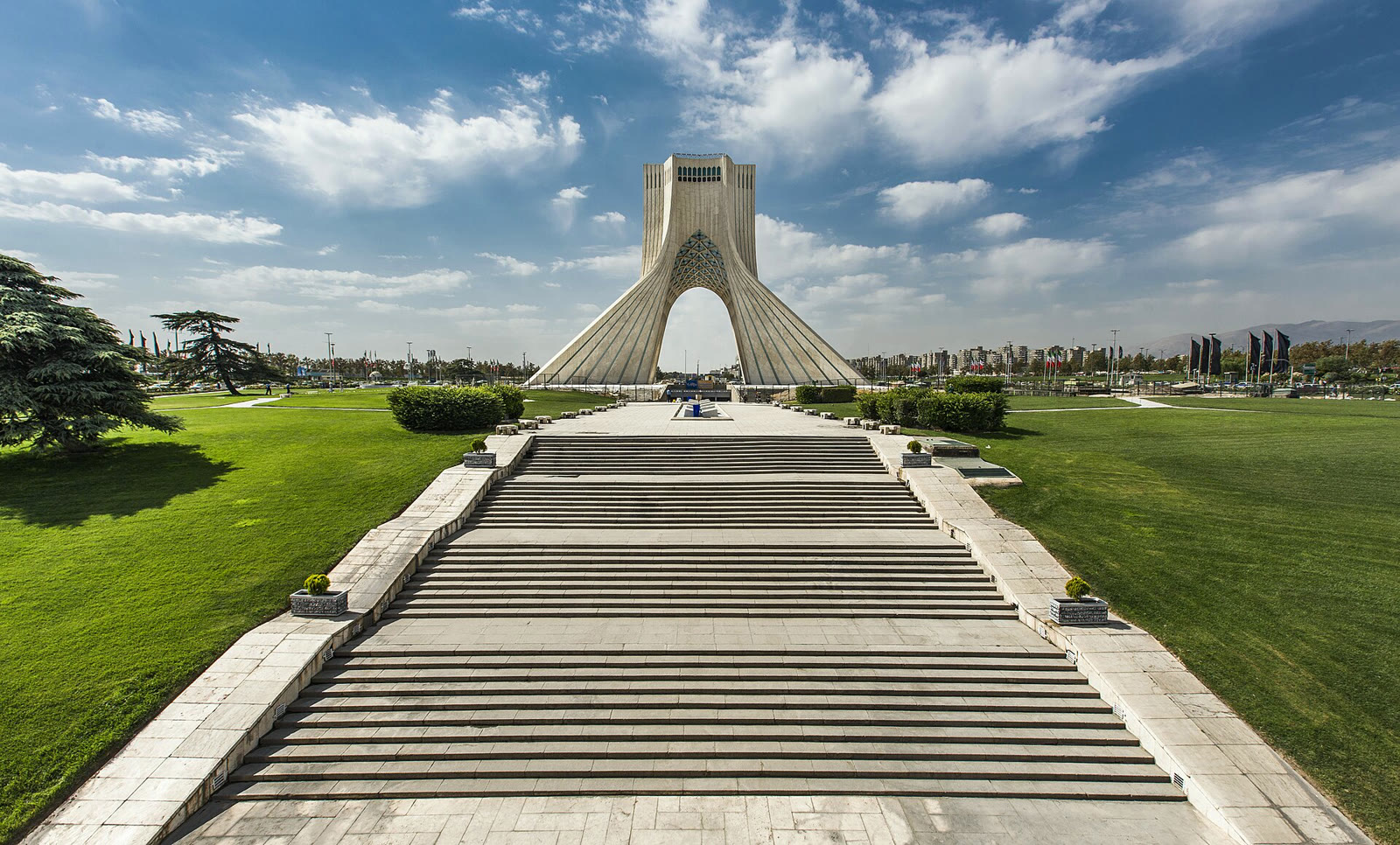 Tahran'daki Azadi Kulesi (arşiv)