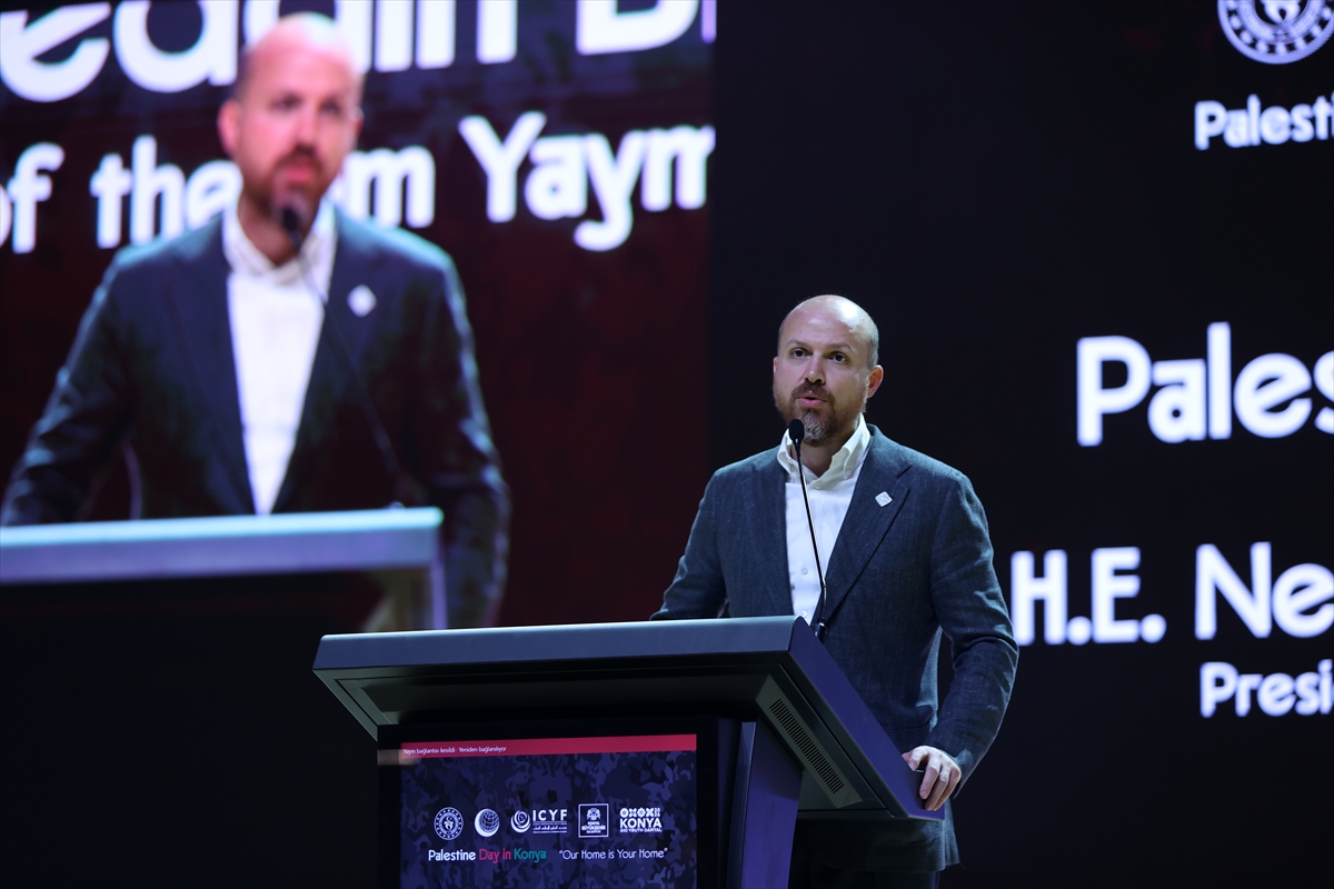 Bilal Erdoğan speaking at the podium at the Palestine Youth Forum