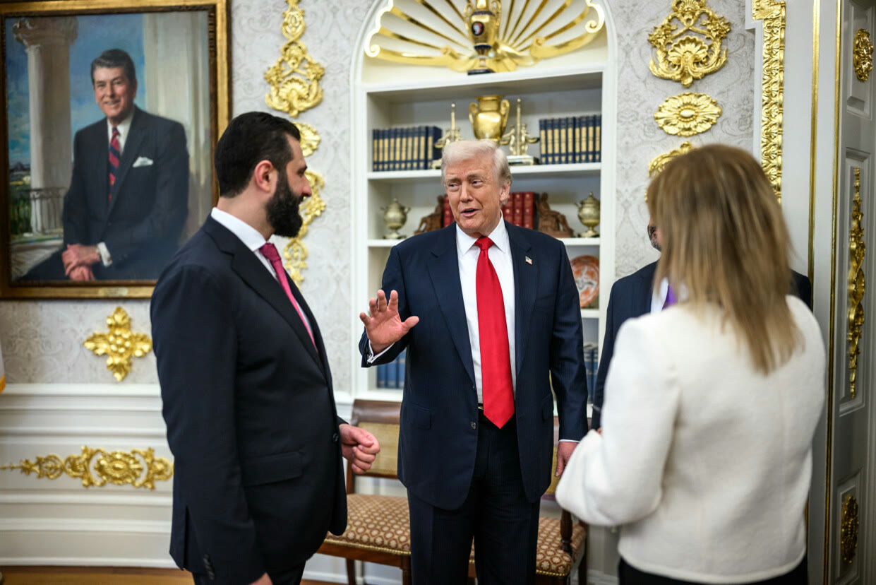 الرئيس السوري أحمد الشرع مع ترامب في البيت الأبيض (أرشيف، نوفمبر 2025)