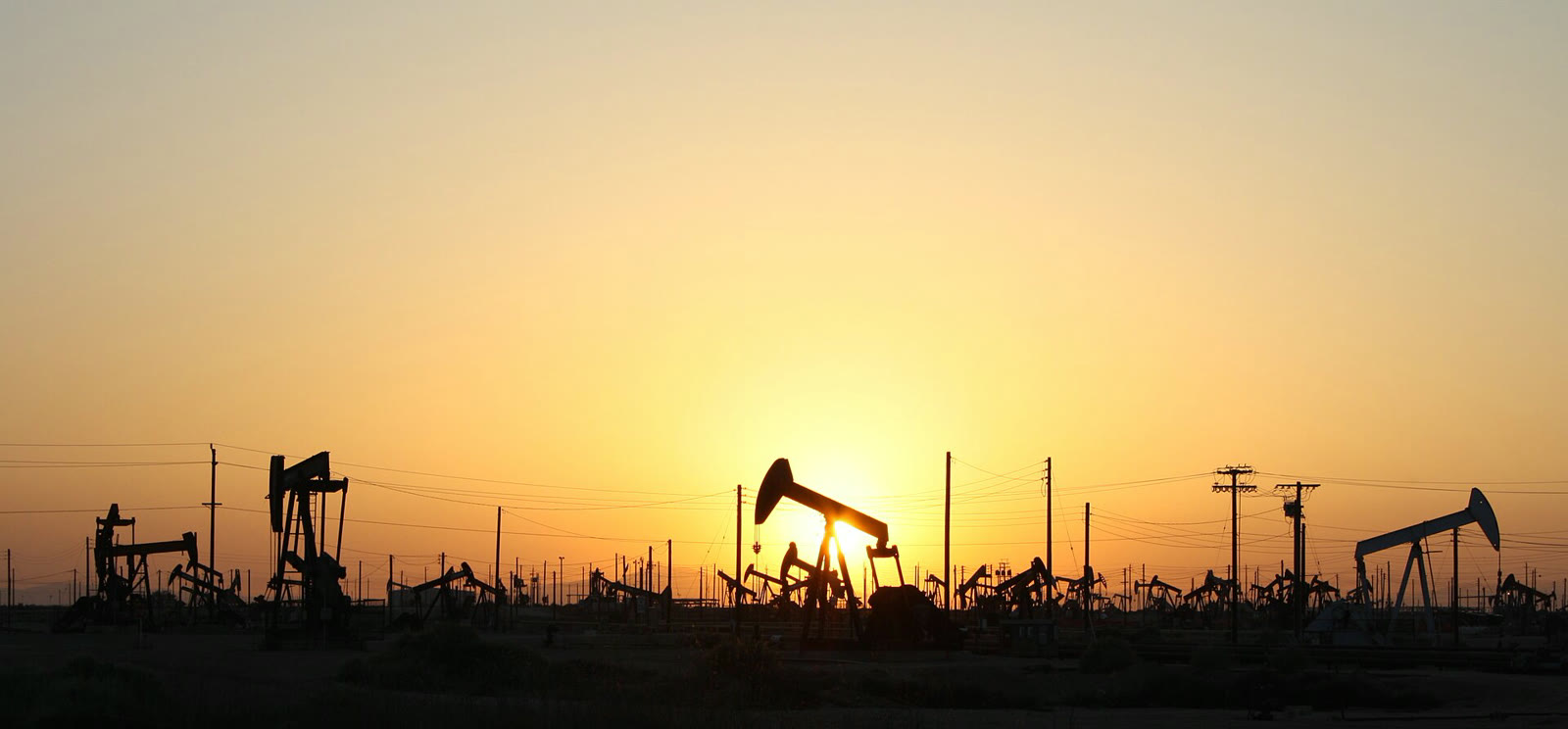 Нефтяные станки-качалки (иллюстрация)