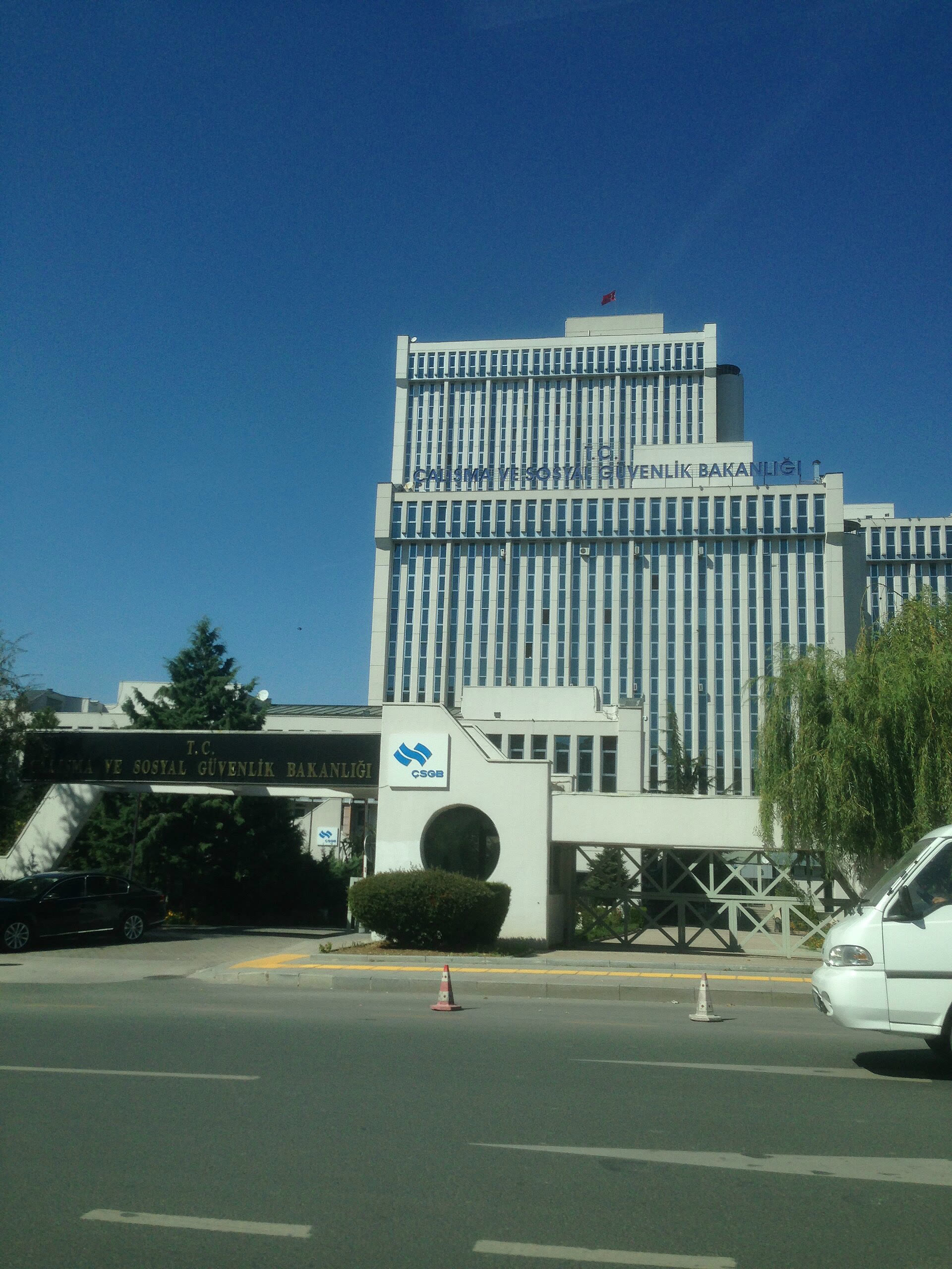 Ankara'daki Türkiye Çalışma ve Sosyal Güvenlik Bakanlığı binası