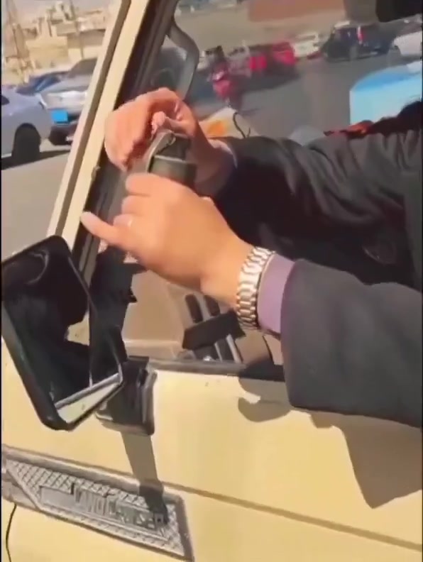 El Bombasının Pimini Çekip Arkadaşına Gösterdi: Saniyeler Sonra Patlama Yaşandı